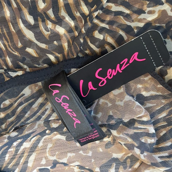 Nwt LA SENZA sexy layered animal print bodysuit with bralette and thong liner. - Picture 3 of 10